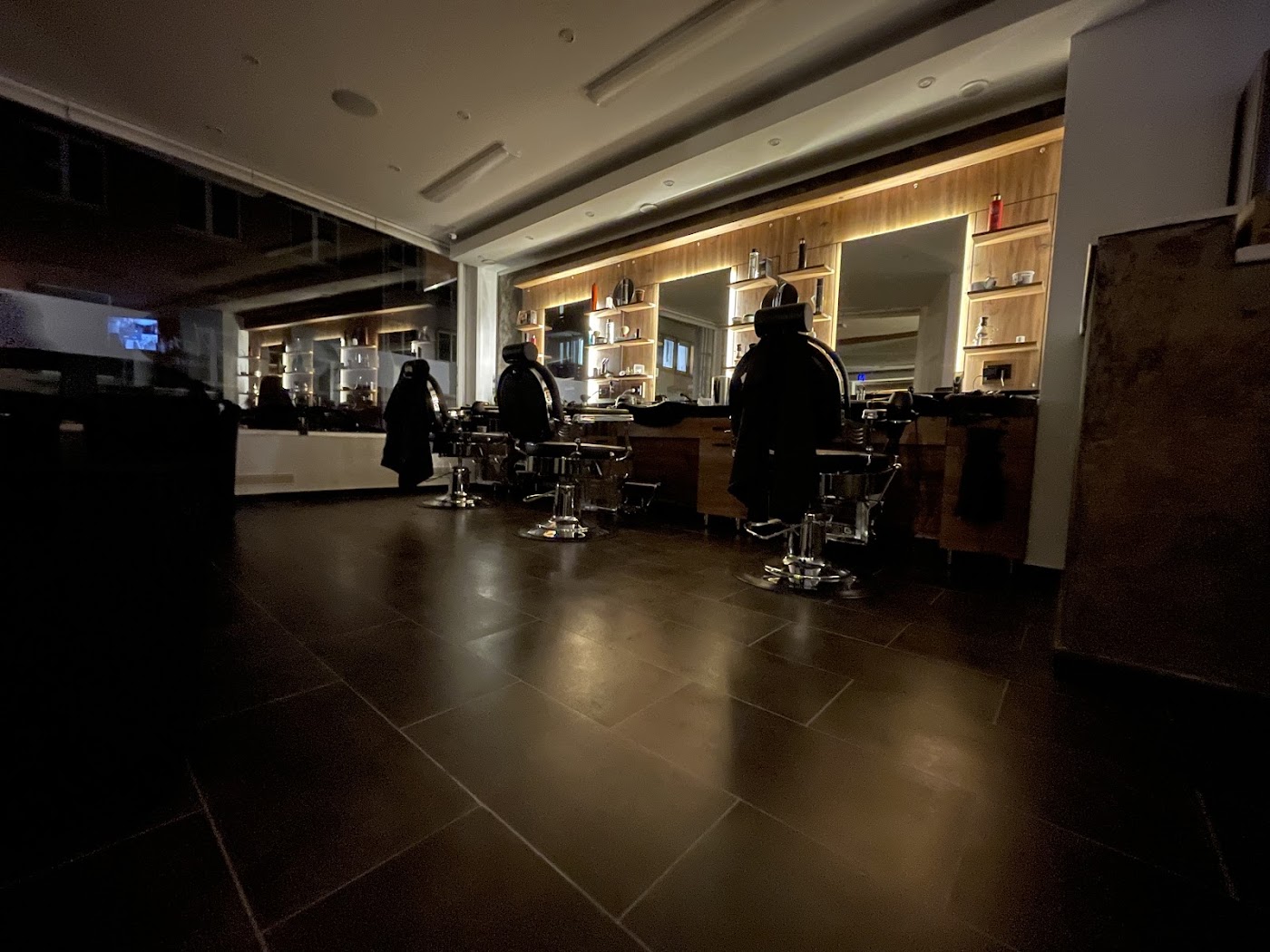Grooming equipment and barber workspace at HaarMonie Cut&Shave