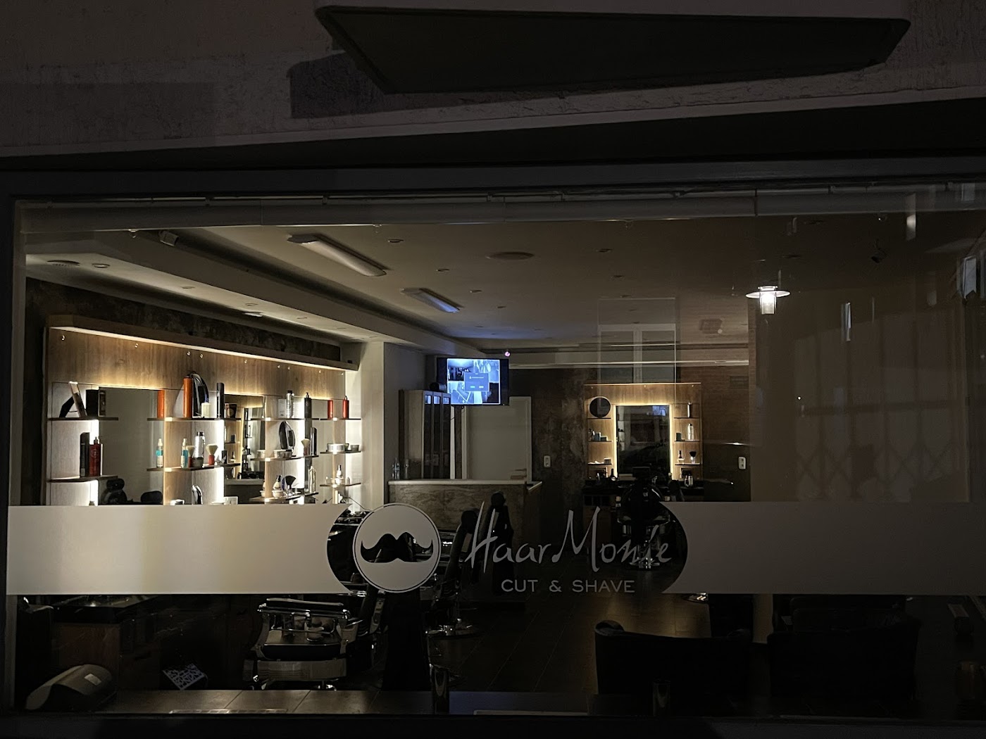 Hair grooming setup inside HaarMonie Cut&Shave