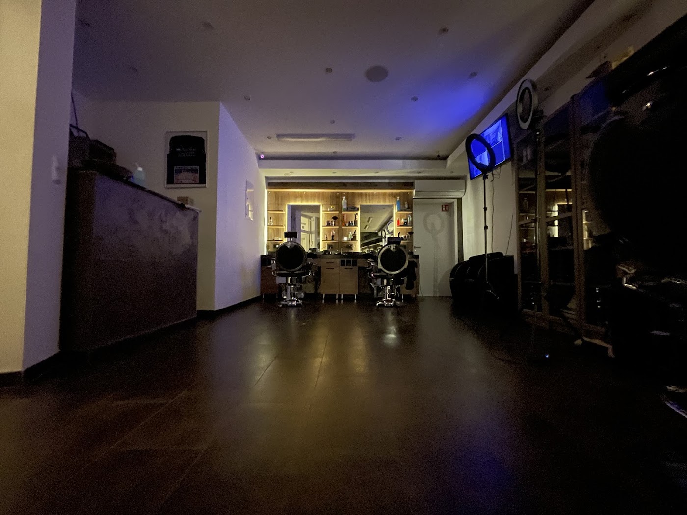 Barber chair and shop atmosphere at HaarMonie Cut&Shave